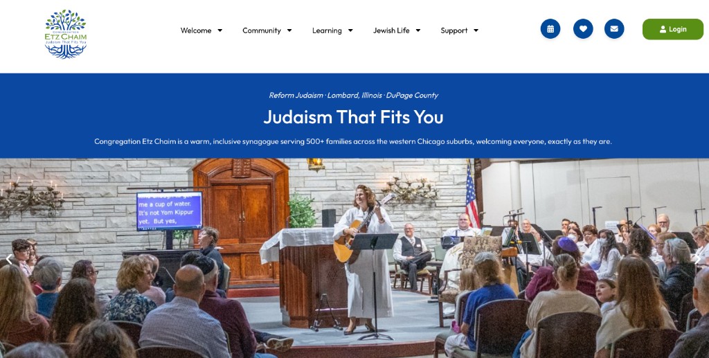 Congregation during Shabbat with music and community